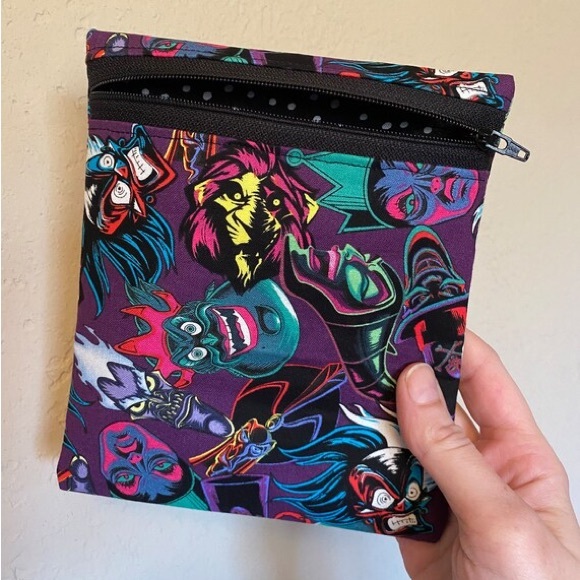 Disney villains Ursula travel bag set - Picture 5 of 5